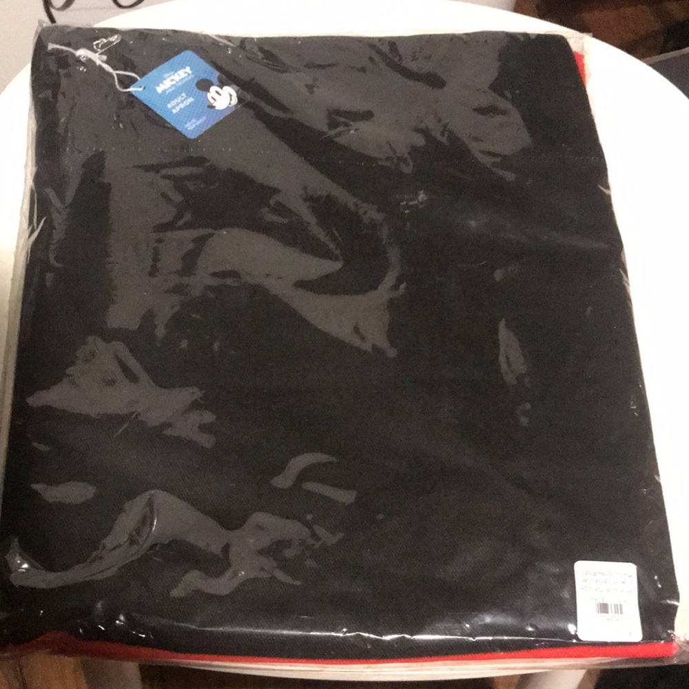 Williams Sonoma Mickey Mouse adult apron - Picture 4 of 6